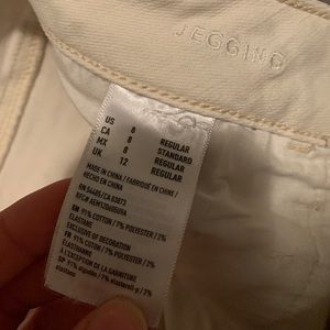 American Eagle Distressed Jegging